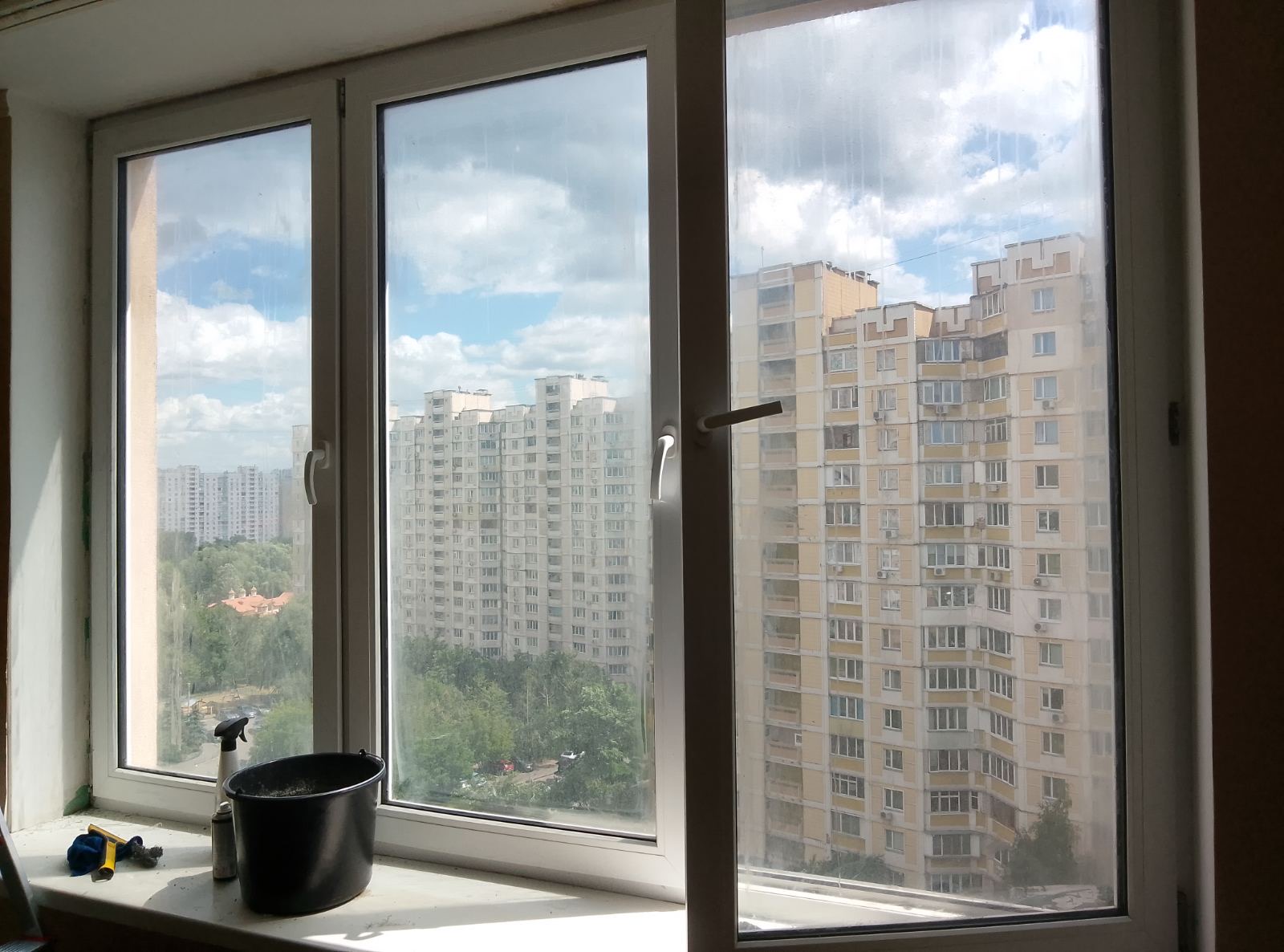 Сезонне миття вікон — результат після професійного прибирання у Києві